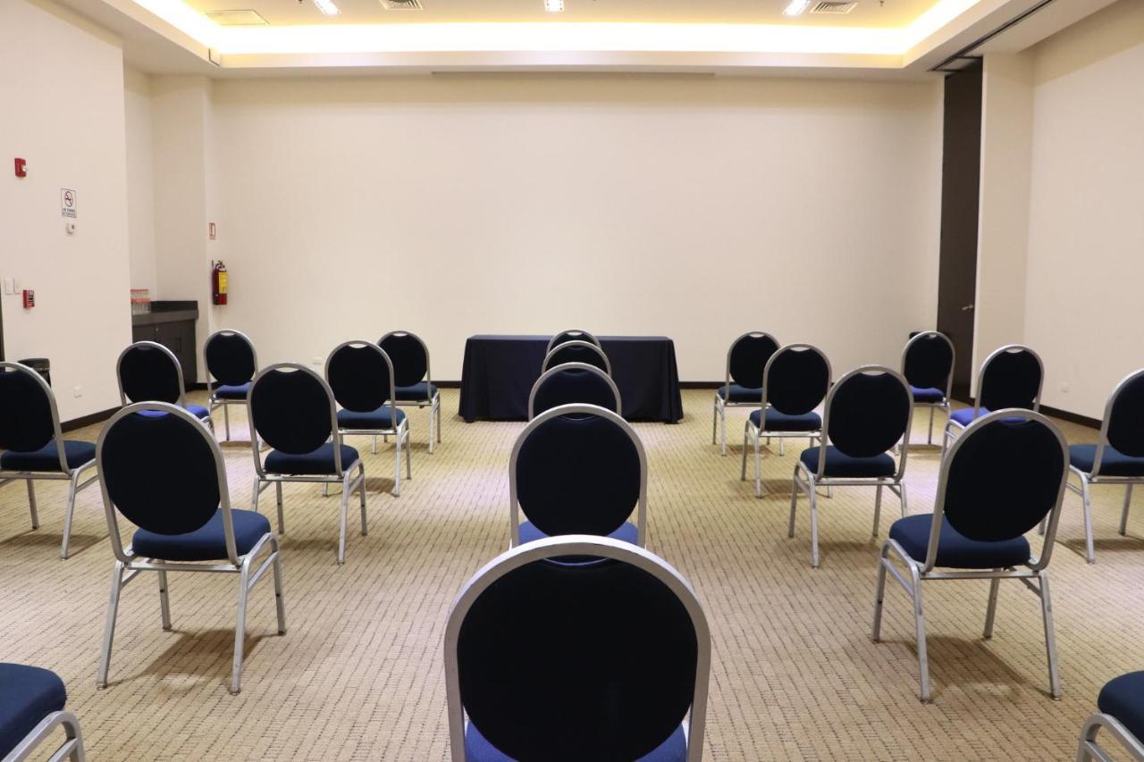 홀리데이 인 익스프레스 과이마스 호텔 외부 사진 Meeting room