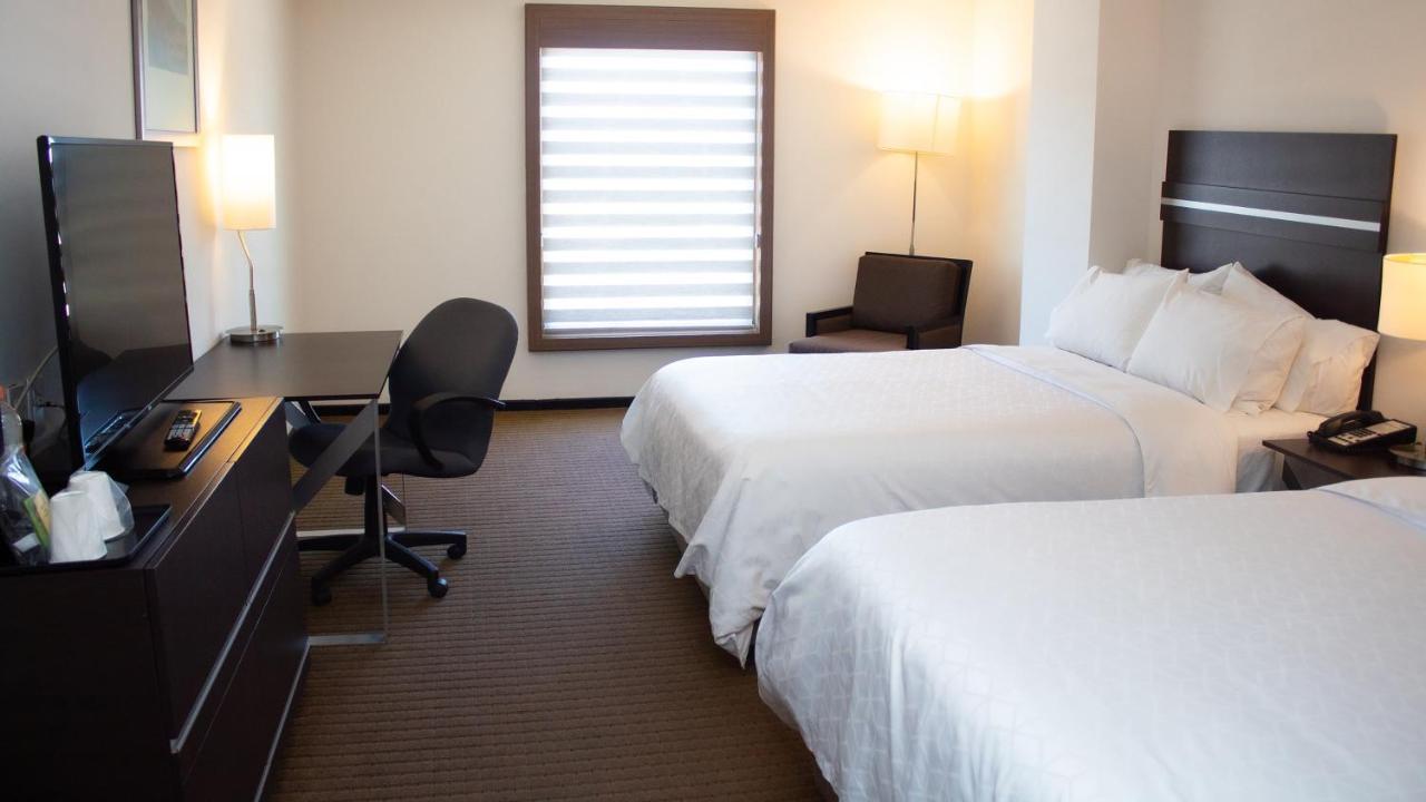 홀리데이 인 익스프레스 과이마스 호텔 외부 사진 A typical room at the Residence Inn