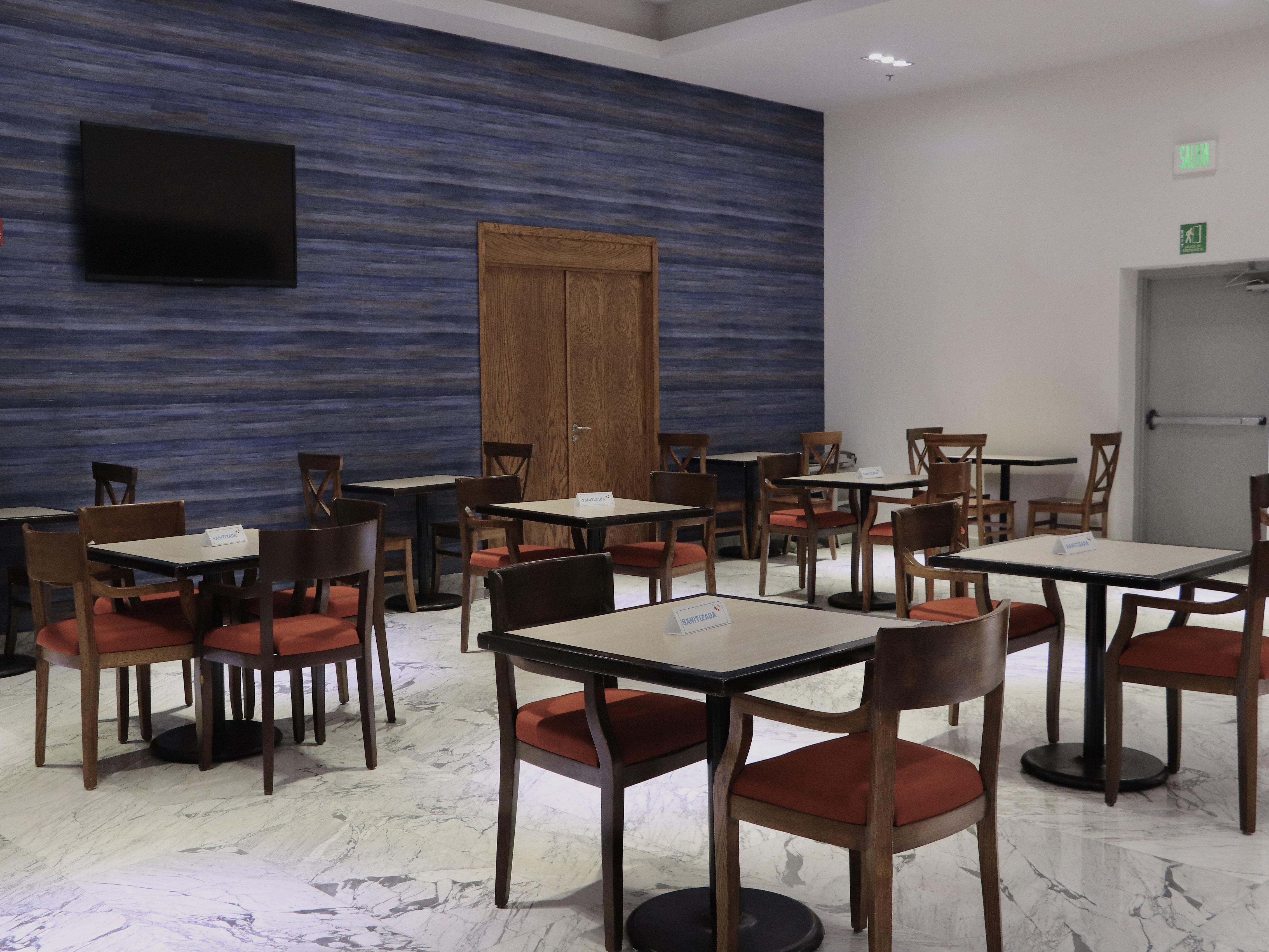 홀리데이 인 익스프레스 과이마스 호텔 외부 사진 The dining room at the hotel