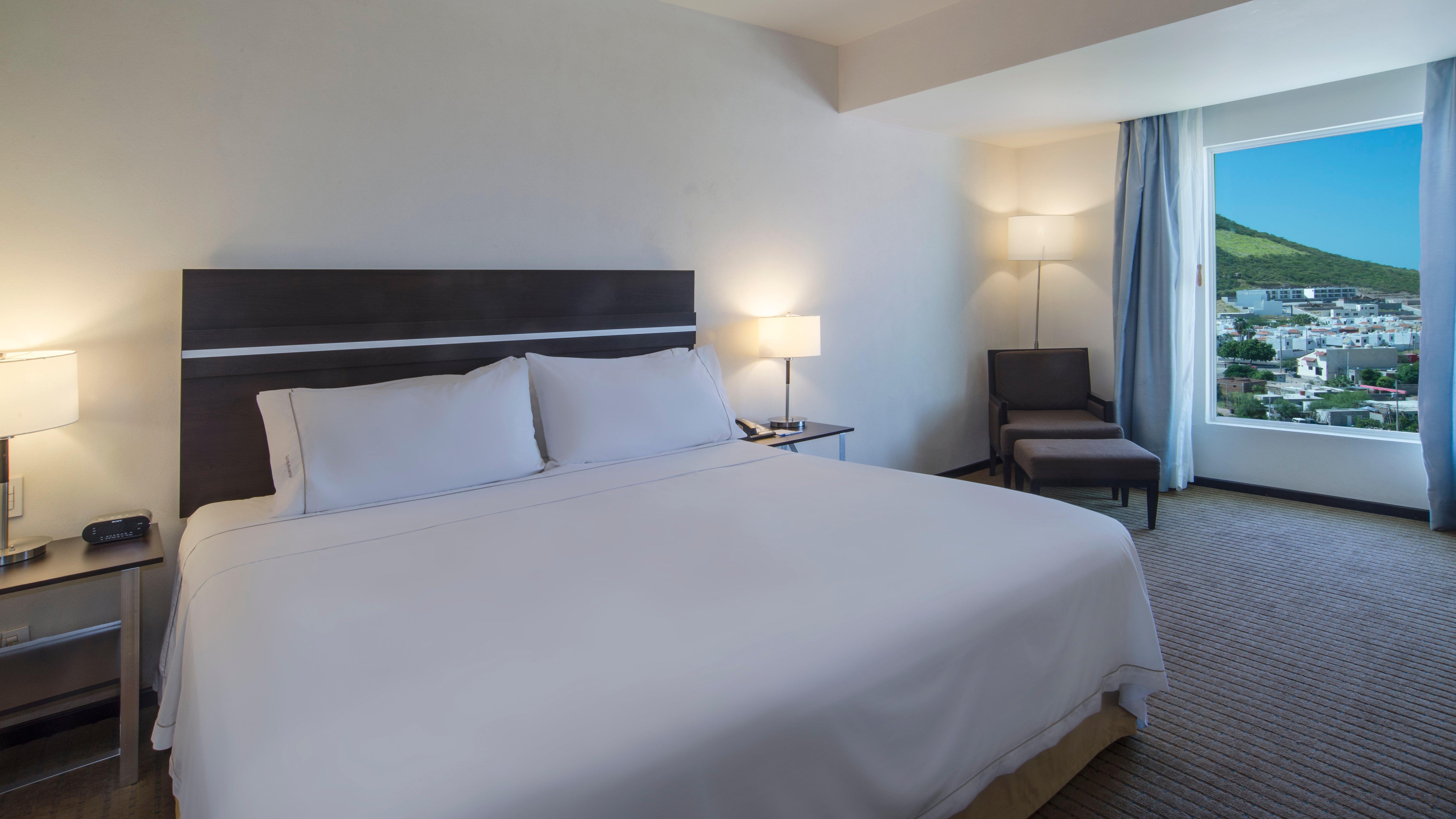 홀리데이 인 익스프레스 과이마스 호텔 외부 사진 A guest room at the Hilton San Francisco Airport